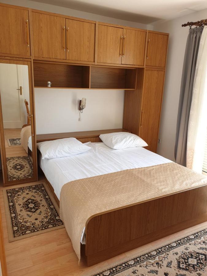 Apartmani I Sobe Jusic Rab Town Buitenkant foto